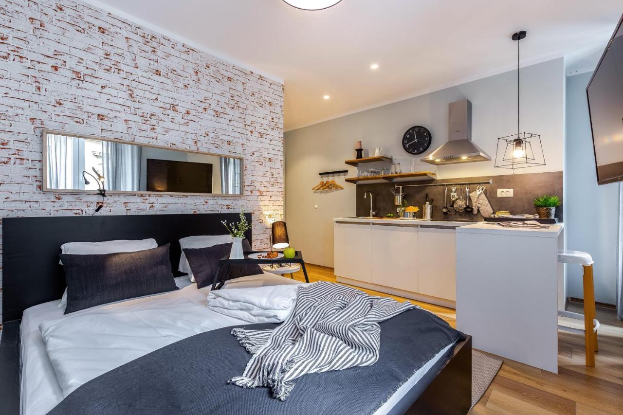 Adria Square Studios Рийека Екстериор снимка