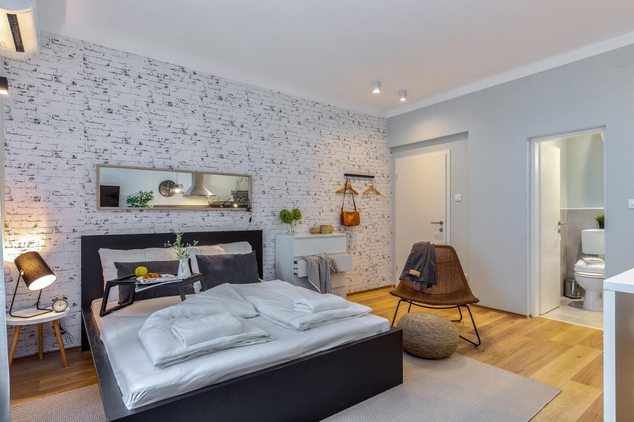 Adria Square Studios Рийека Екстериор снимка