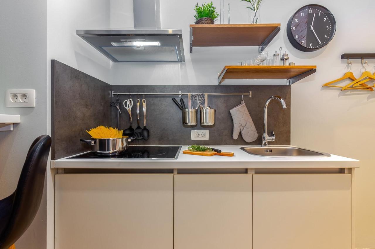 Adria Square Studios Рийека Екстериор снимка