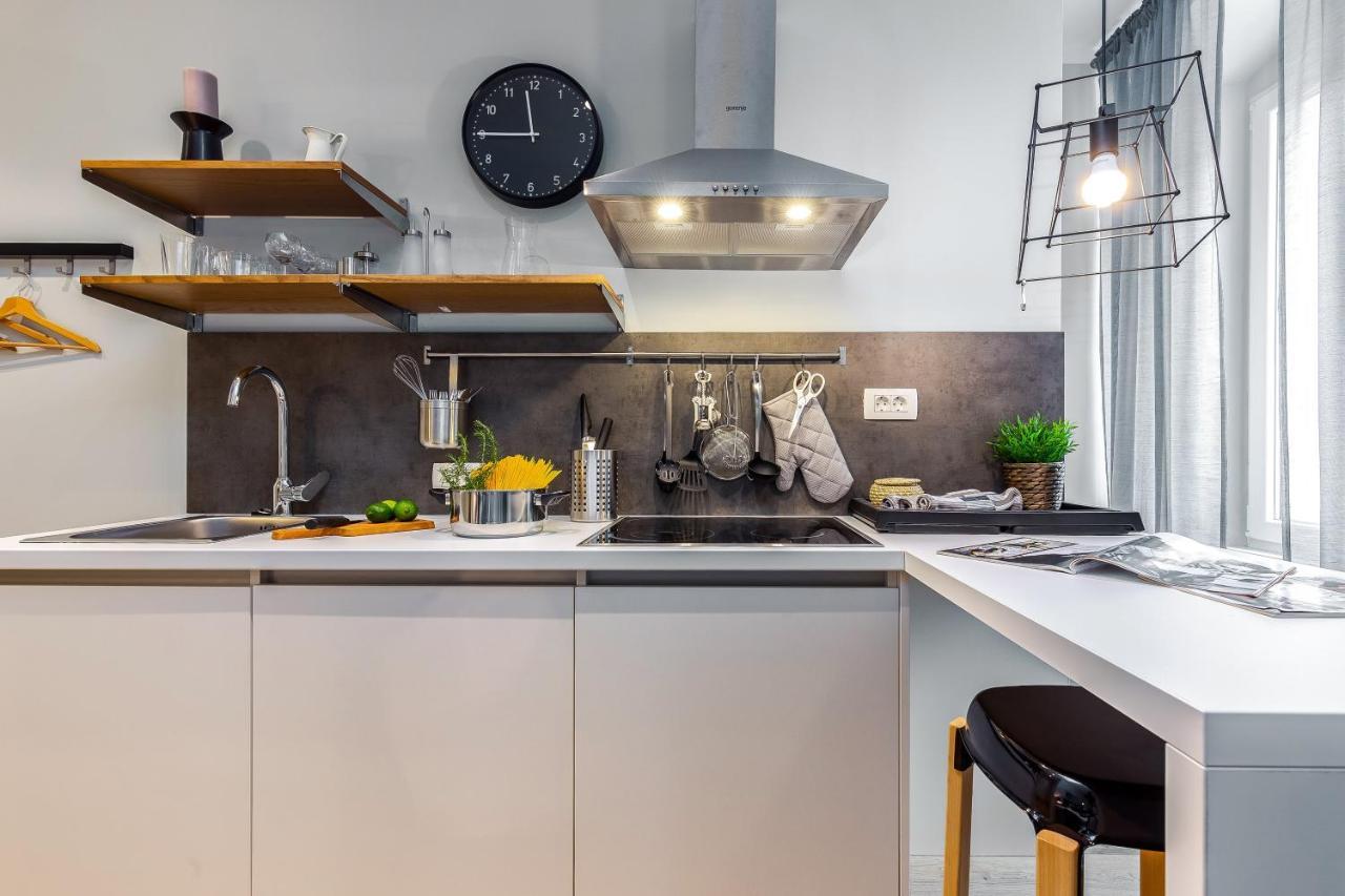 Adria Square Studios Рийека Екстериор снимка