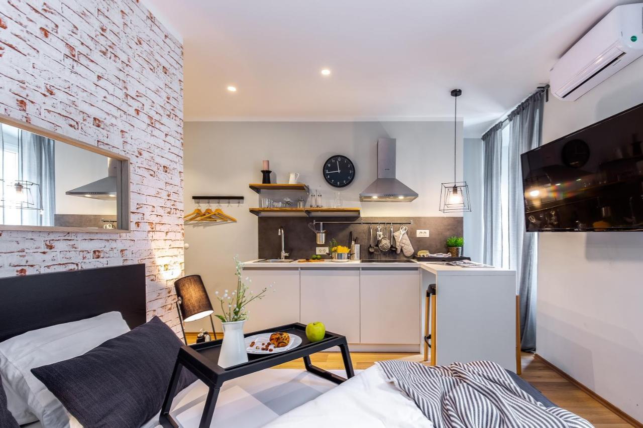 Adria Square Studios Рийека Екстериор снимка