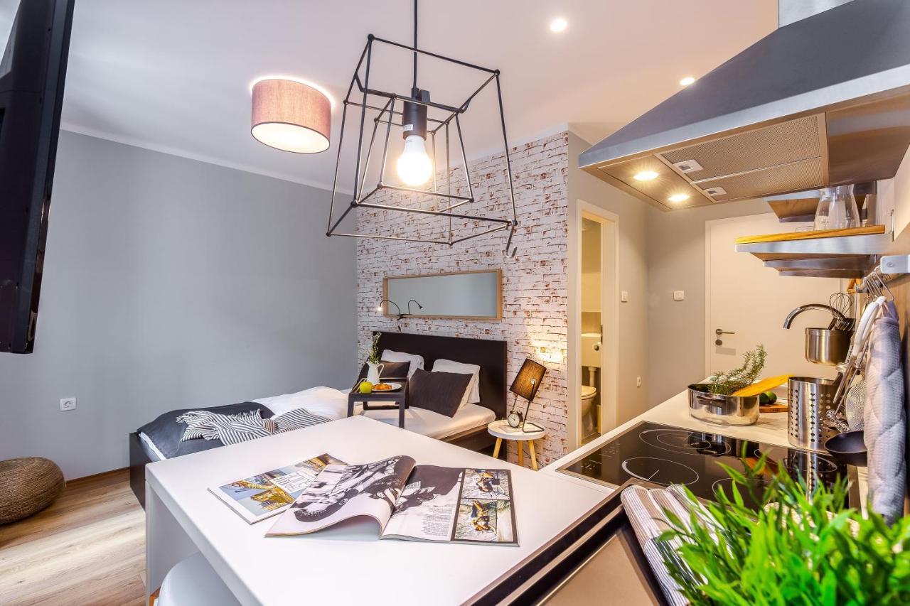 Adria Square Studios Рийека Екстериор снимка
