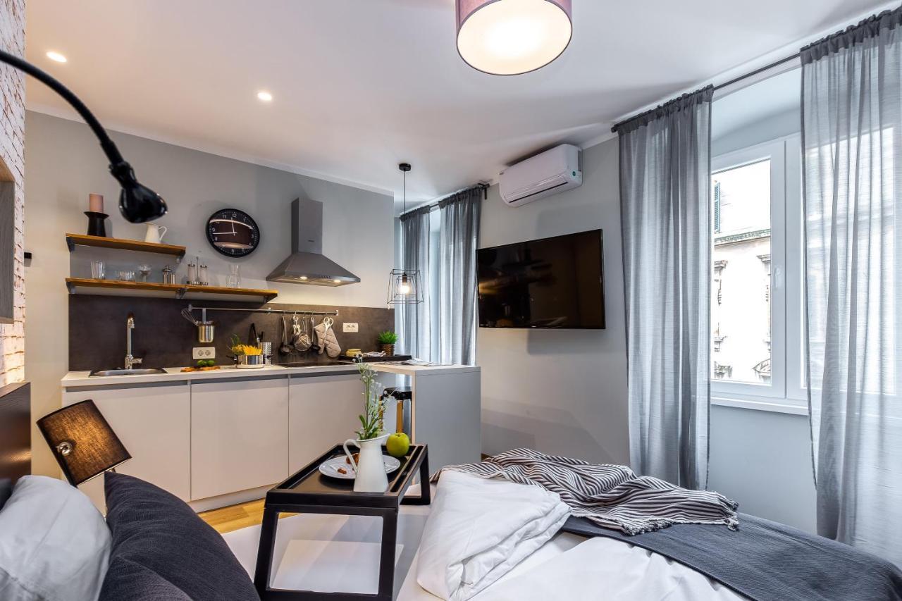 Adria Square Studios Рийека Екстериор снимка