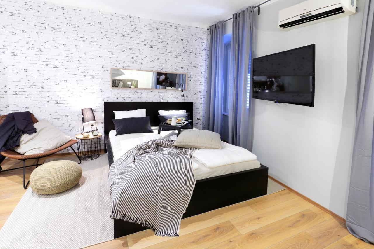 Adria Square Studios Рийека Екстериор снимка