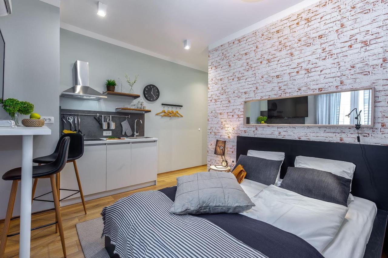 Adria Square Studios Рийека Екстериор снимка