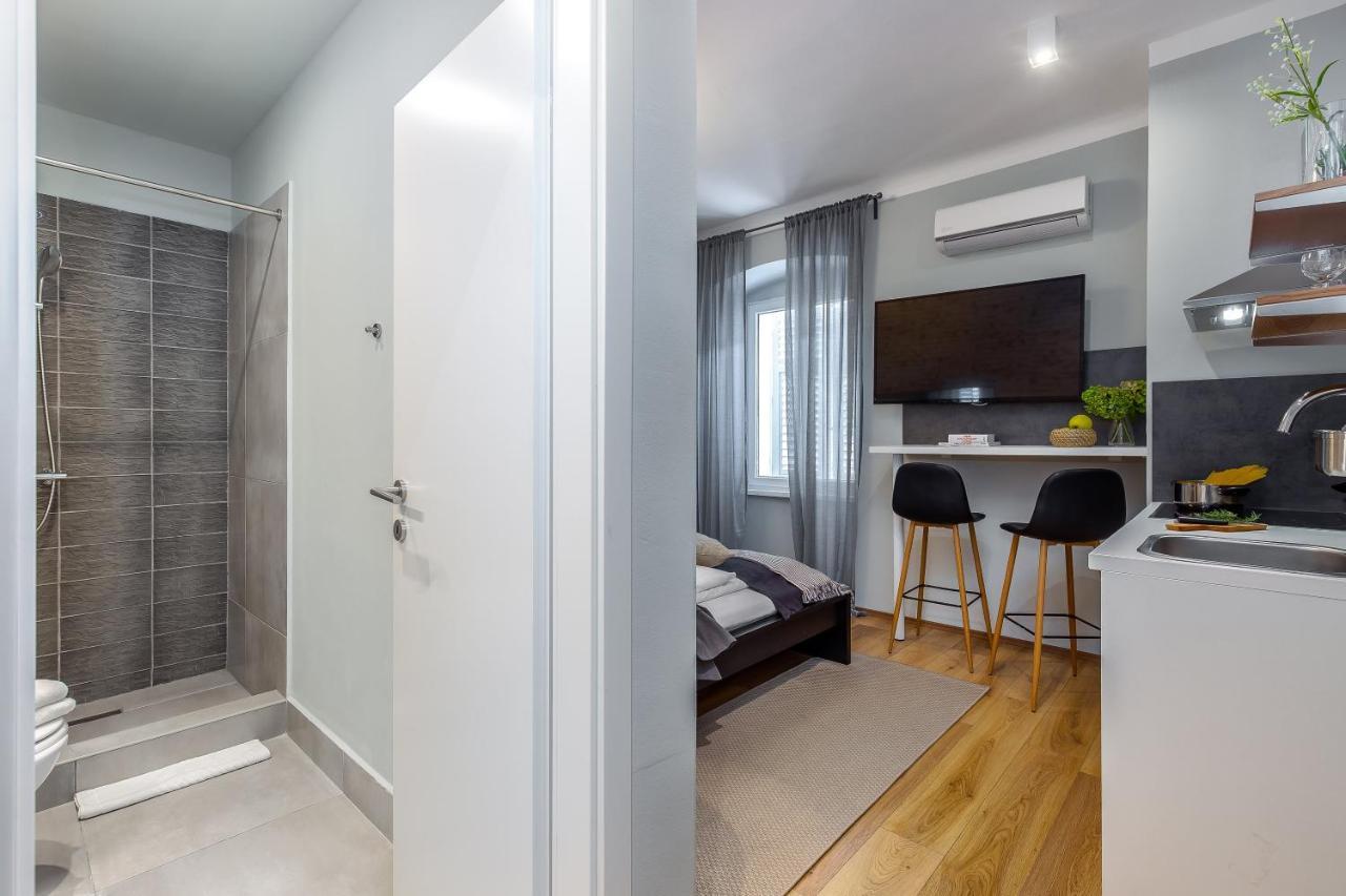Adria Square Studios Рийека Екстериор снимка