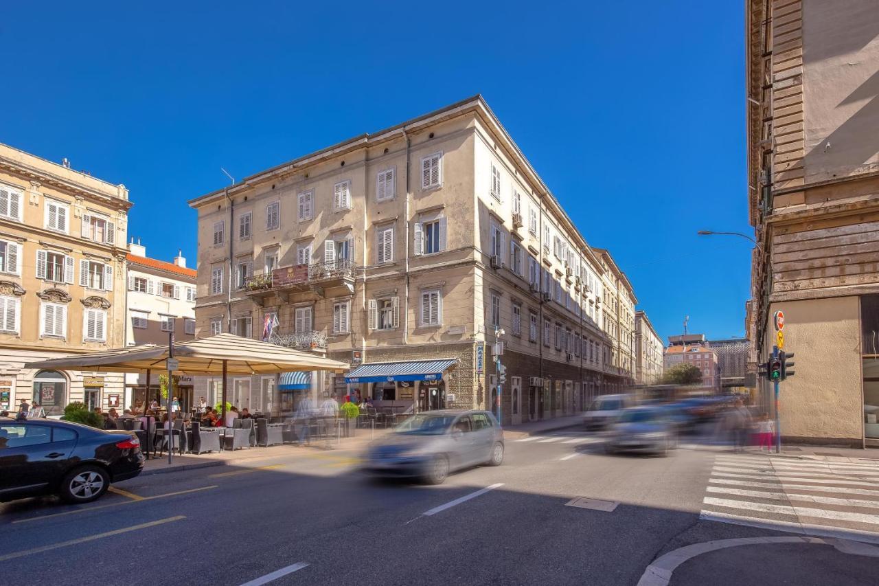 Adria Square Studios Рийека Екстериор снимка